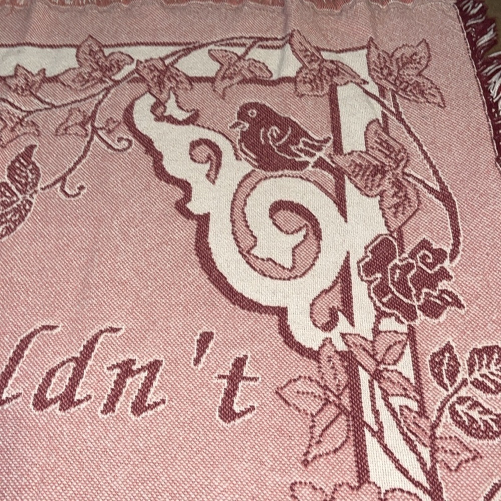🌺THROW BLANKET “GOD COULN’T BE EVERYWHERE, SO HE CREATED GRANDMOTHERS”. - Picture 4 of 7